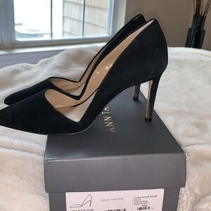 Iconic Ann Taylor Azra Pumps